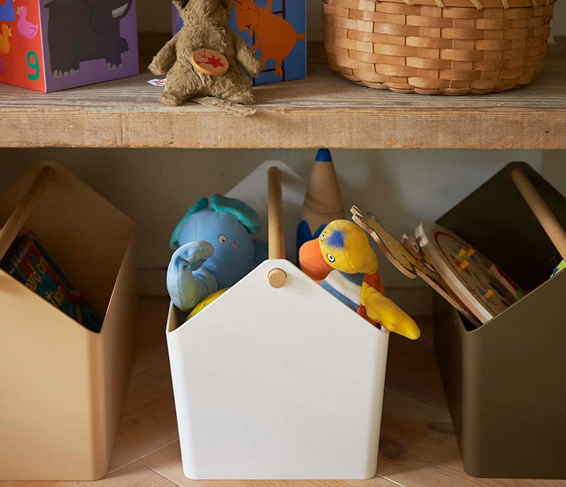Caja YAMAZAKI plástica con manija de madera blanca - Manifesto Design Store